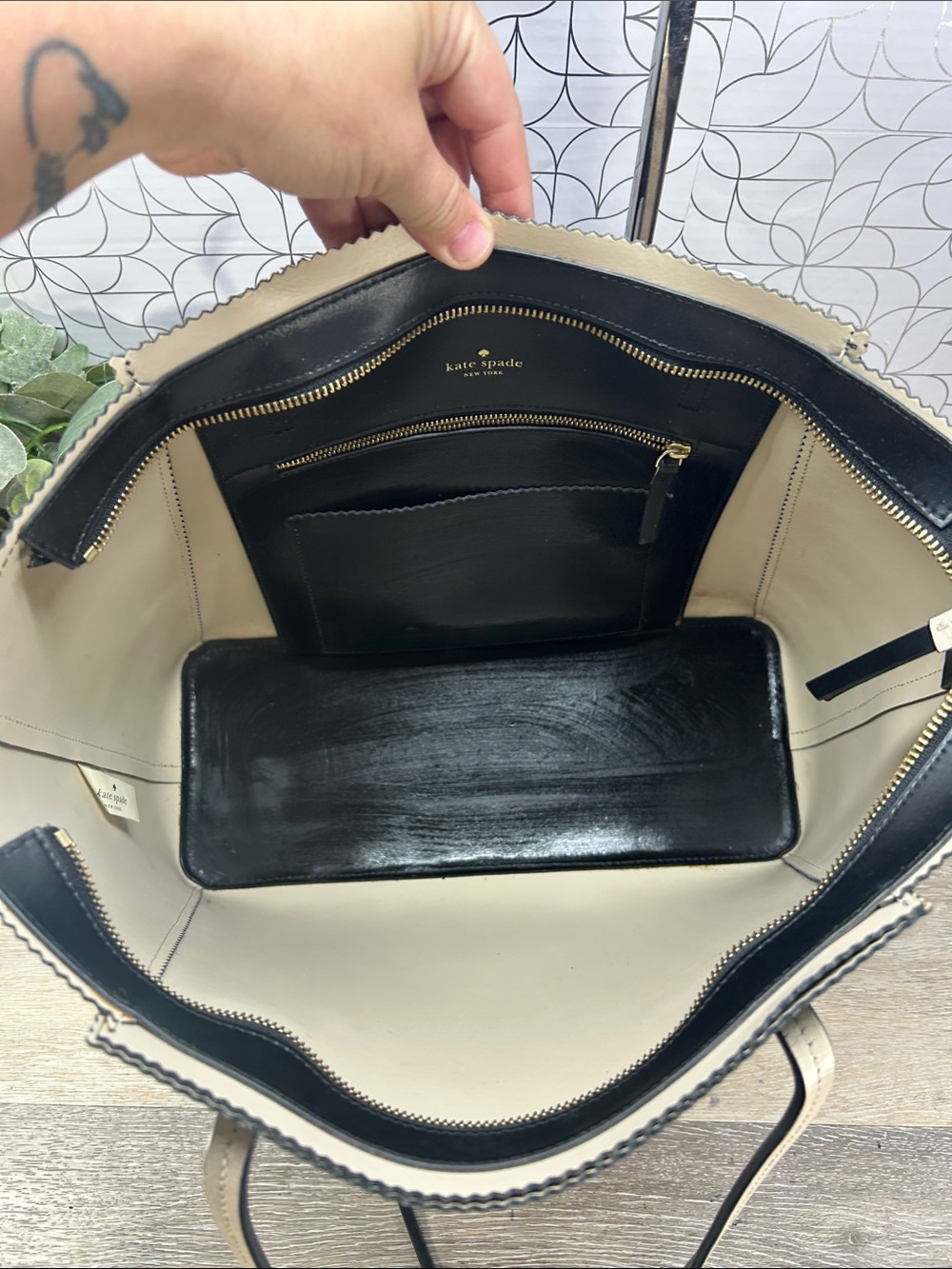 2350 kate spade New York Black Leather Tote Bag 265752350 - Picture 4 of 12